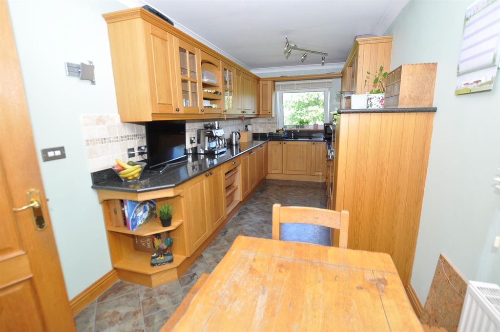 Property photo 3 of 30 Kitchen