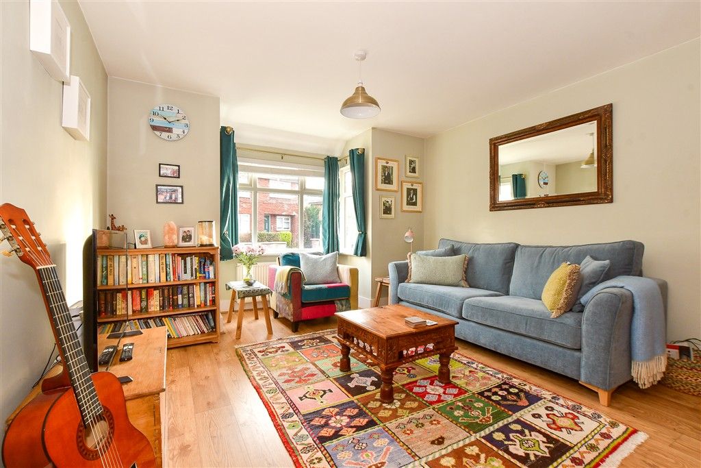 Property photo 3 of 14 Lounge