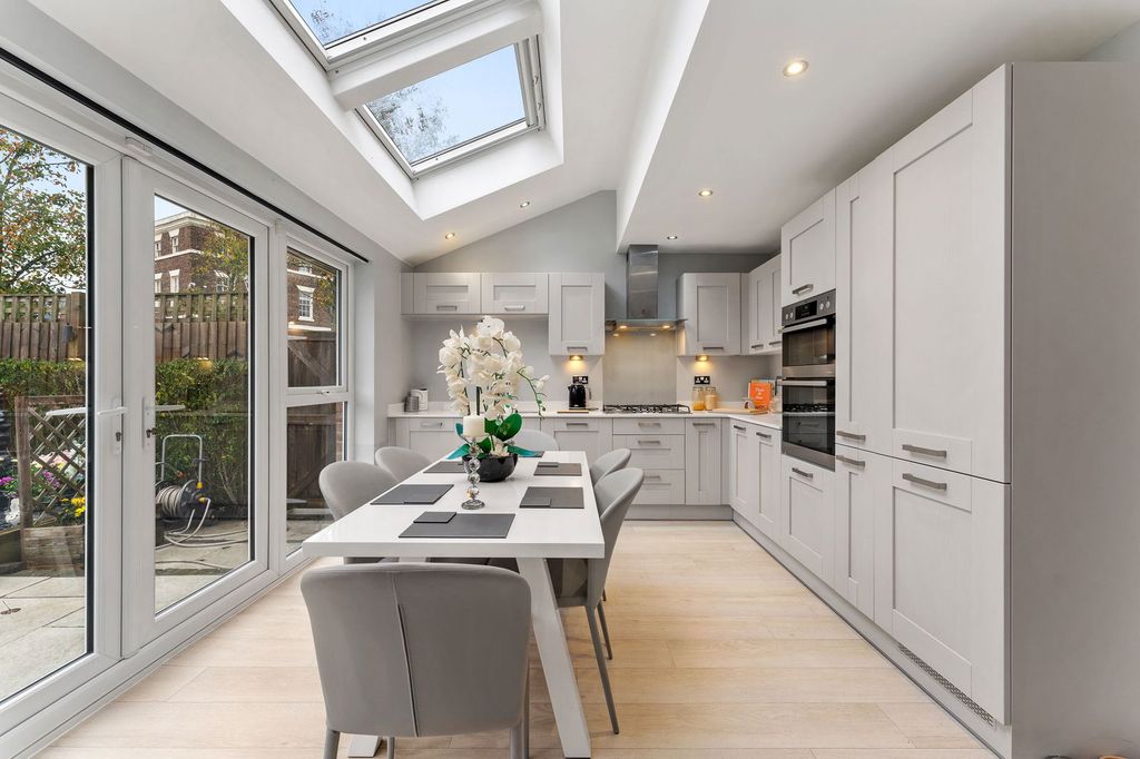 Property photo 3 of 42