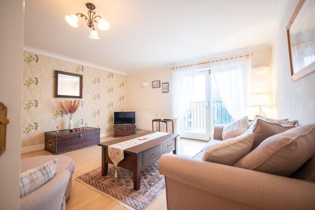 Property photo 2 of 12