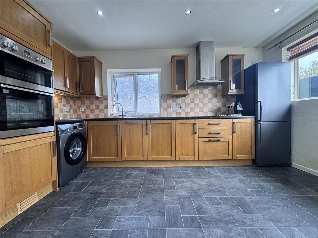 Property photo 3 of 15 Kitchen