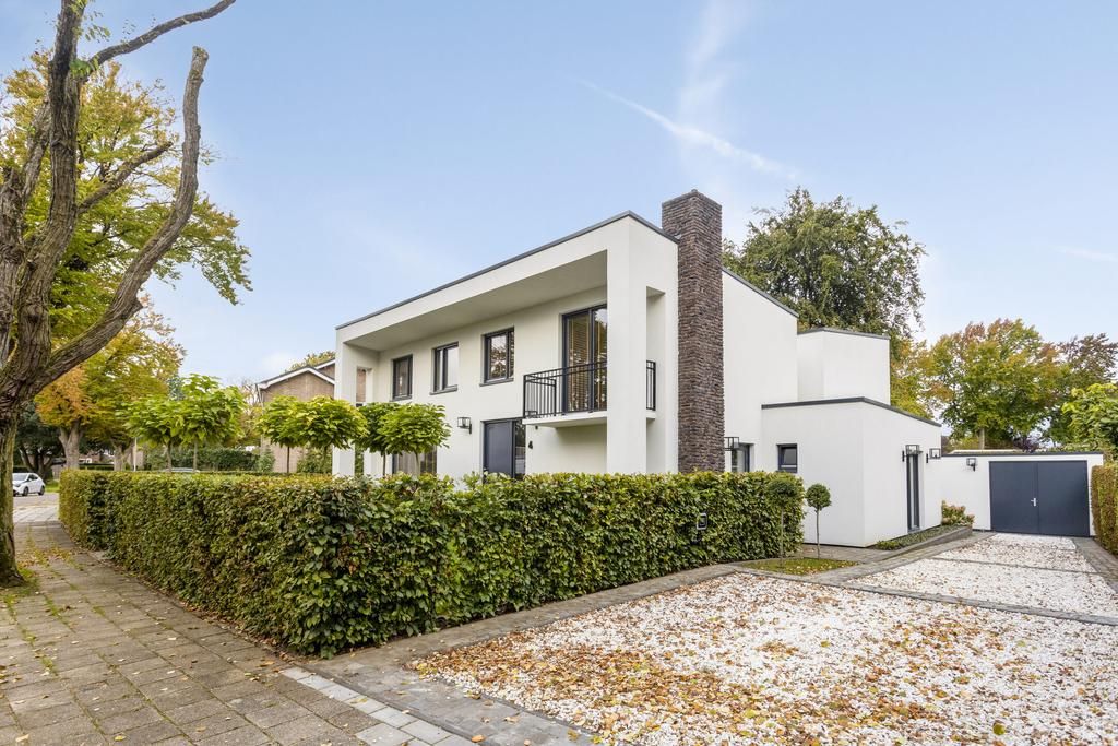 Property photo 2 of 44