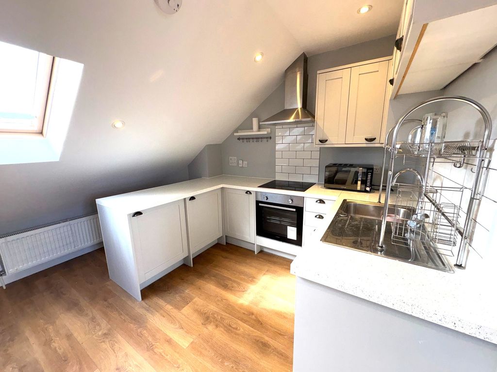 Property photo 2 of 5 105Fieldendroadkitchen2