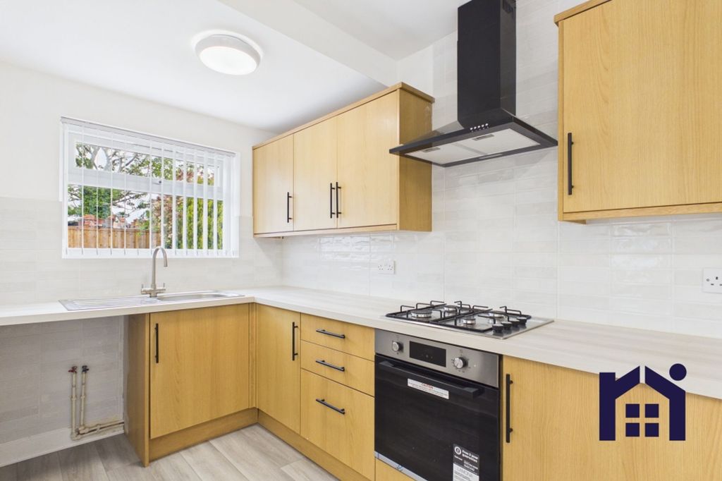 Property photo 3 of 19 Dining Kitchen