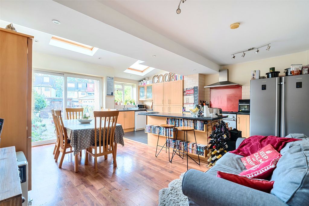 Property photo 3 of 15 Picture No. 12