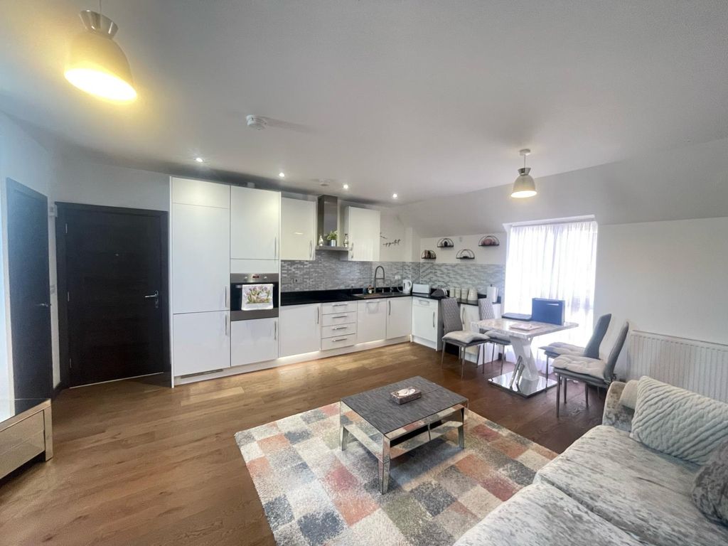 Property photo 3 of 7 Kitchen