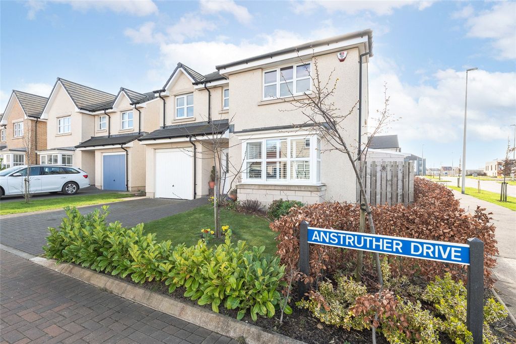 Property photo 1 of 32 2 Anstruther Drive