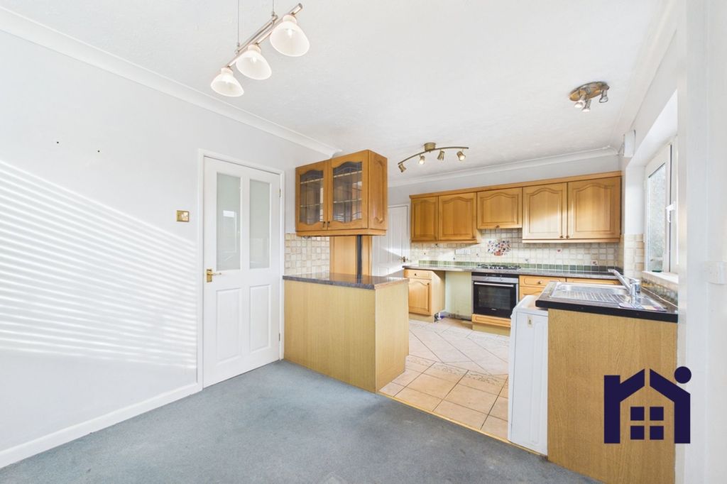 Property photo 2 of 24 Kitchen