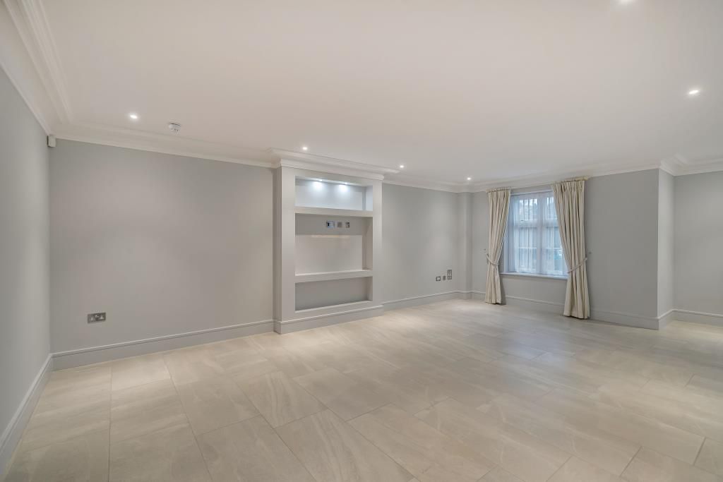 Property photo 3 of 27 Living Area