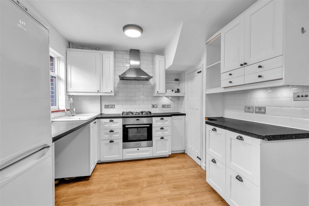 Property photo 3 of 20 Kitchen.Jpg