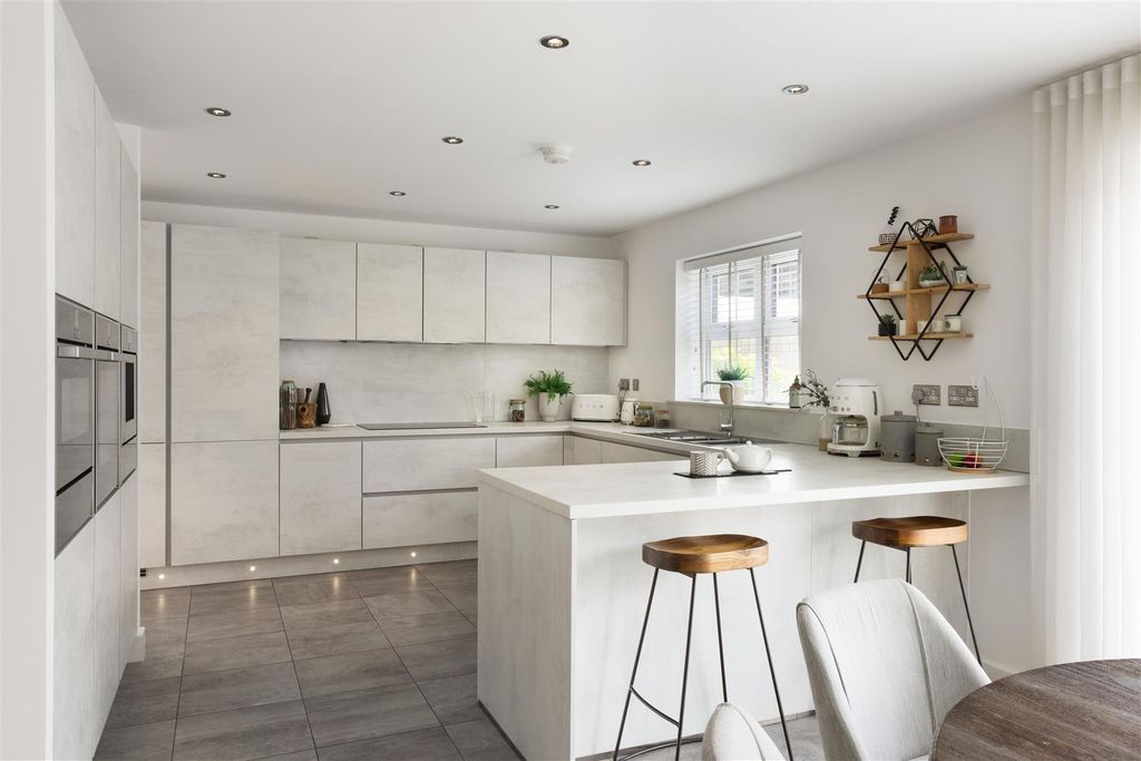 Property photo 3 of 27 00007.Jpg