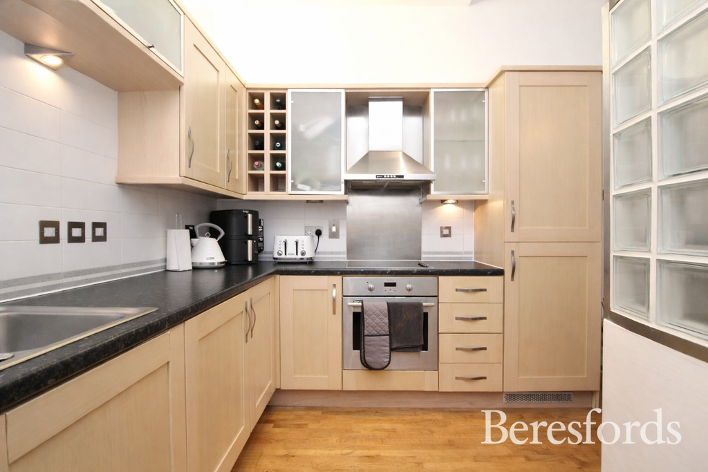 Property photo 2 of 11 Kitchen