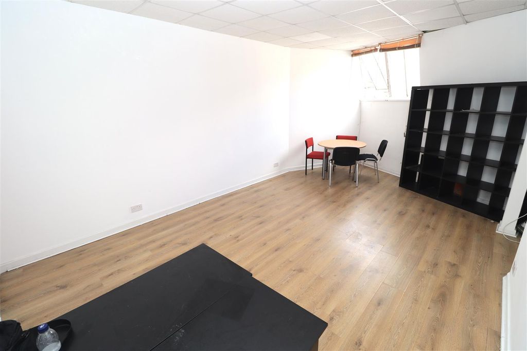 Property photo 3 of 6 2025-08-28 15.39.40.Jpg