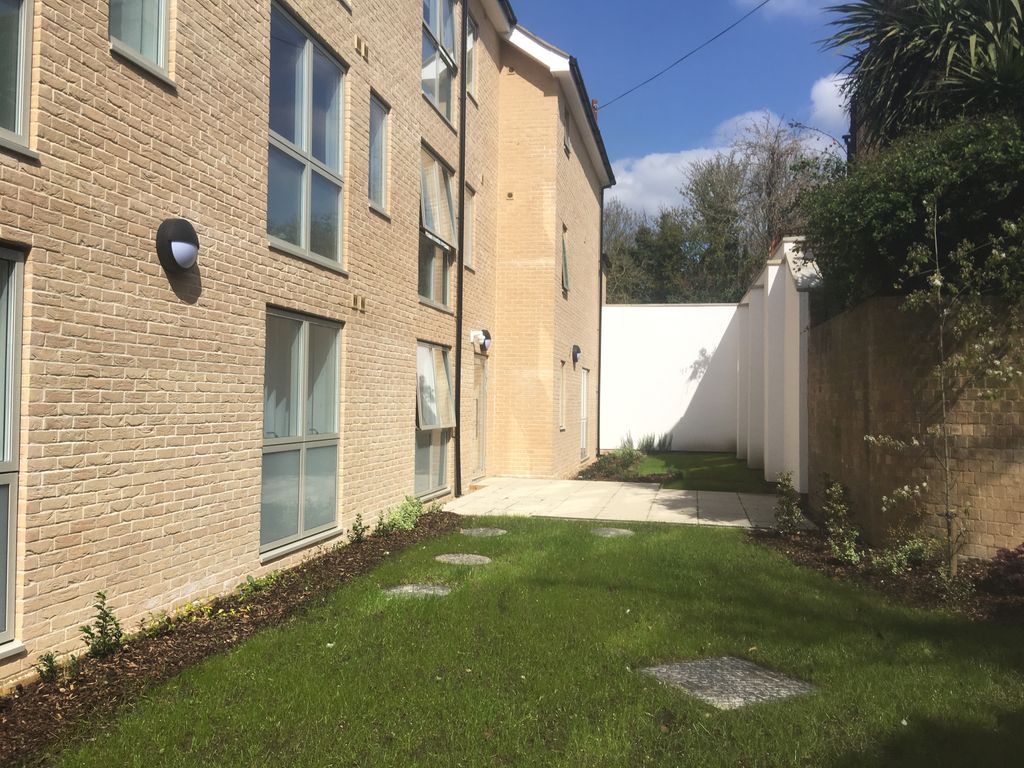 Property photo 3 of 12 Communal Garden