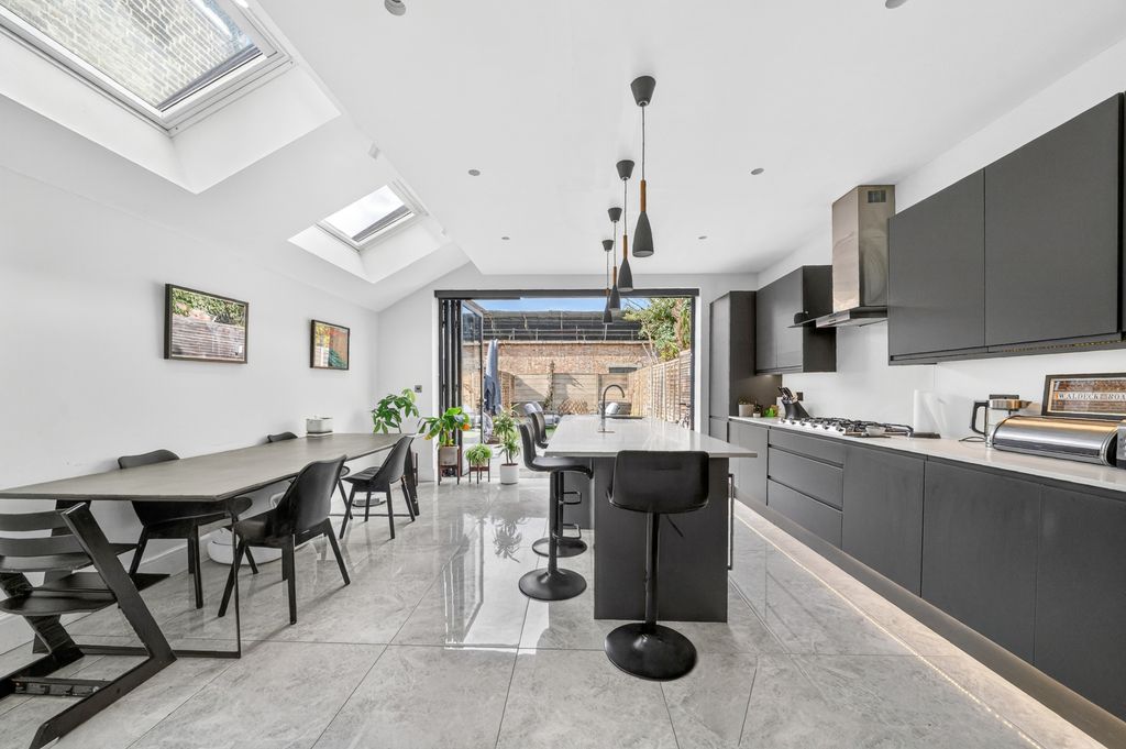 Property photo 2 of 24