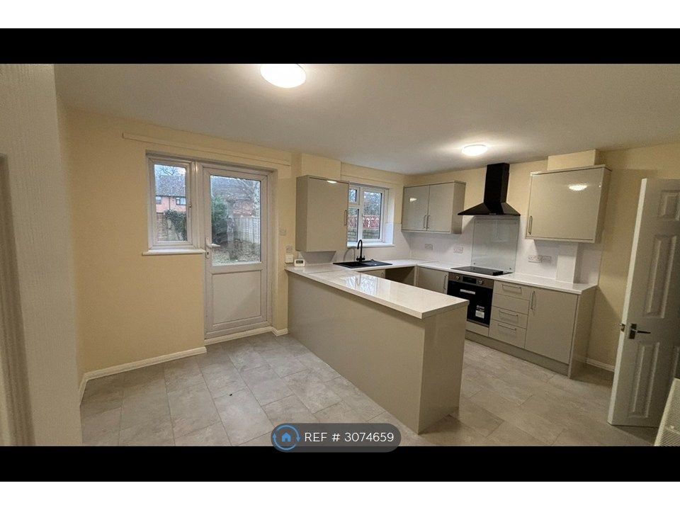 Property photo 1 of 10 Kitchen