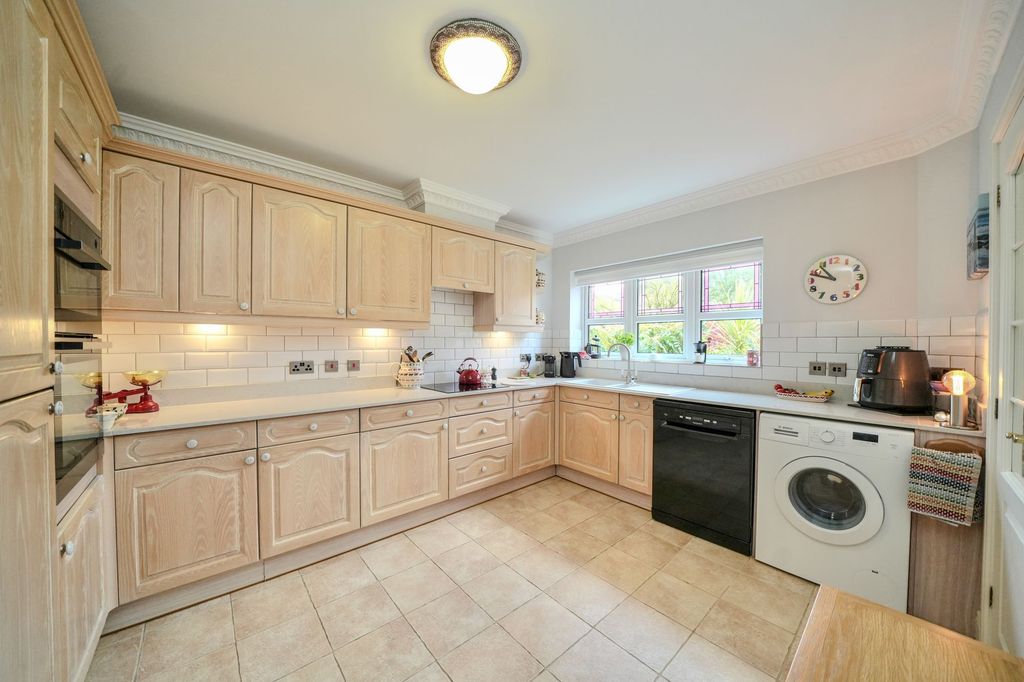 Property photo 2 of 24
