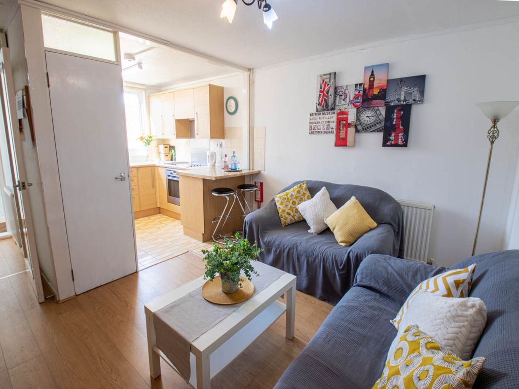 Property photo 1 of 14 Living Room