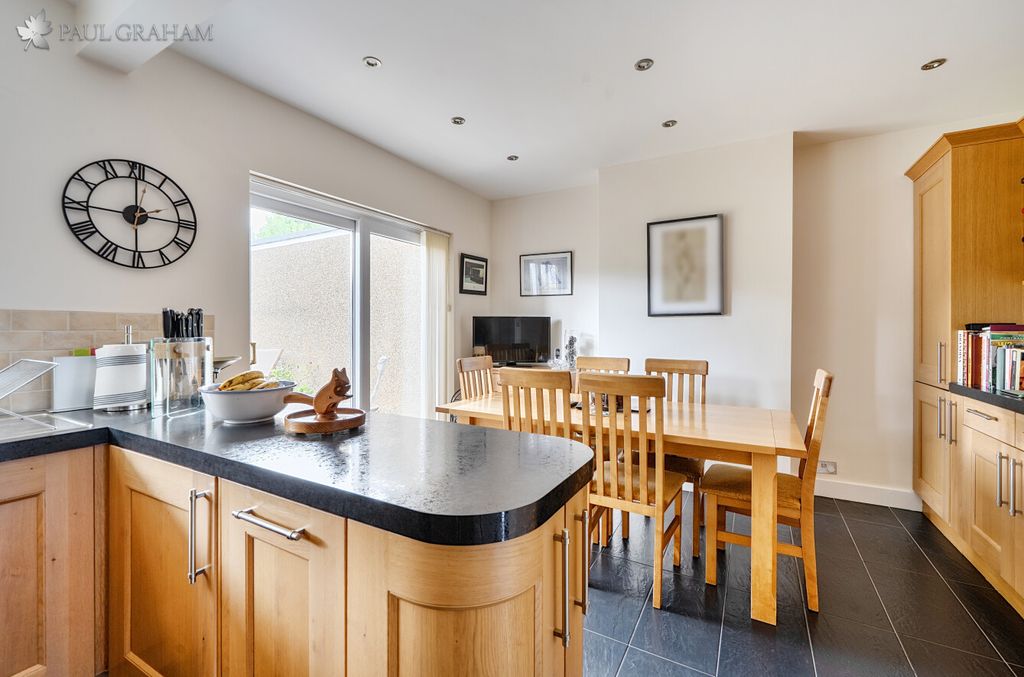 Property photo 2 of 19 Ad7c1Cec-2416-480E-989A-1cd12c23d9Ca