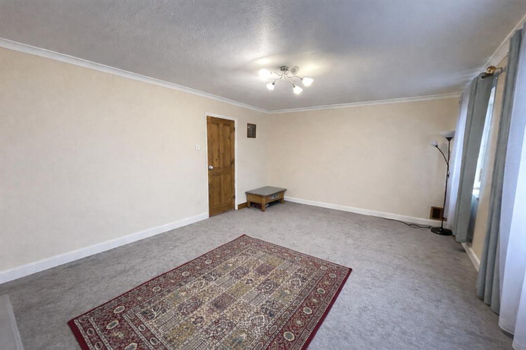 Property photo 2 of 7 Loungeb.Png