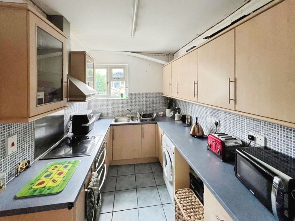 Property photo 3 of 15 Pbox-Kitchen-328568.Jpg