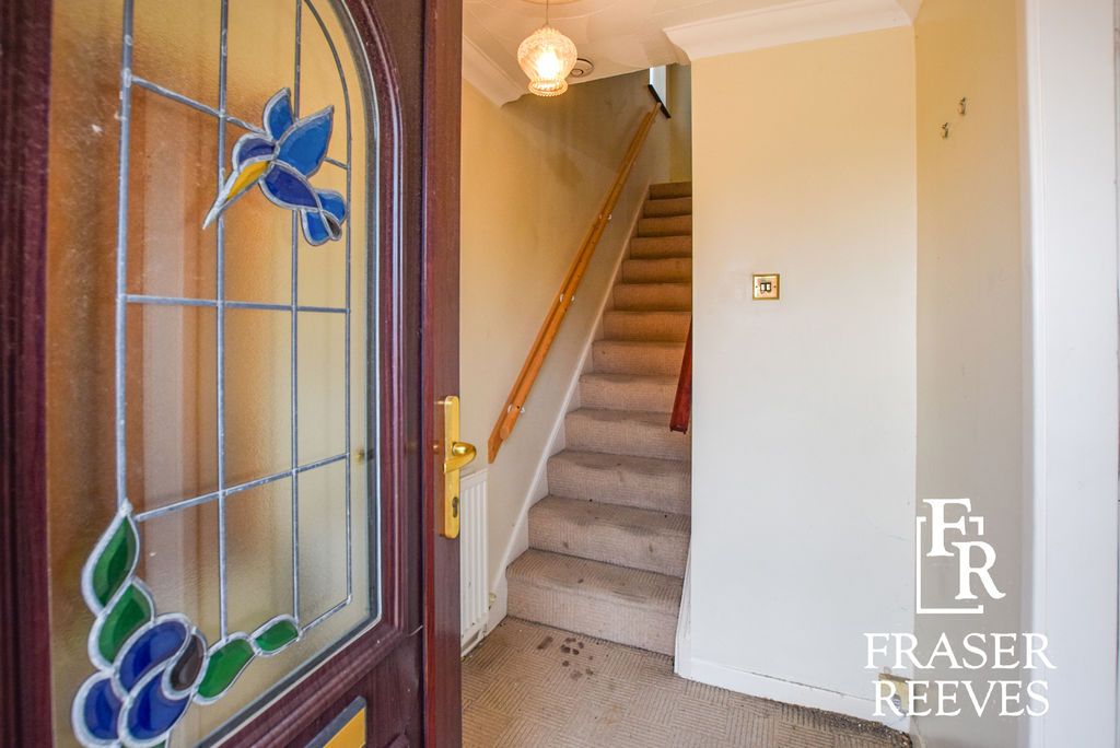 Property photo 3 of 20 Entrance Hall
