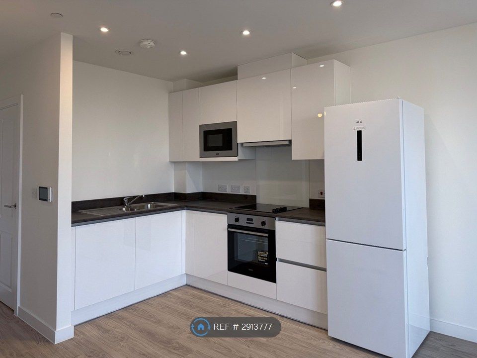 Property photo 3 of 12 Kitchen