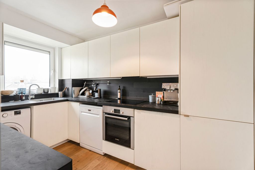 Property photo 2 of 17 Kitchen