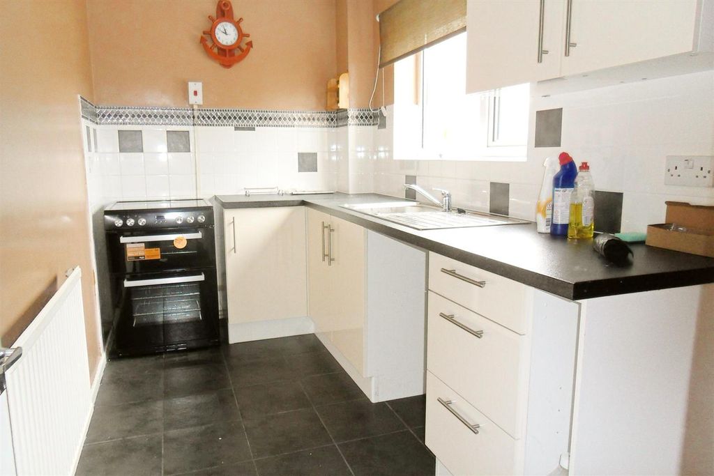 Property photo 3 of 8 E.Jpg
