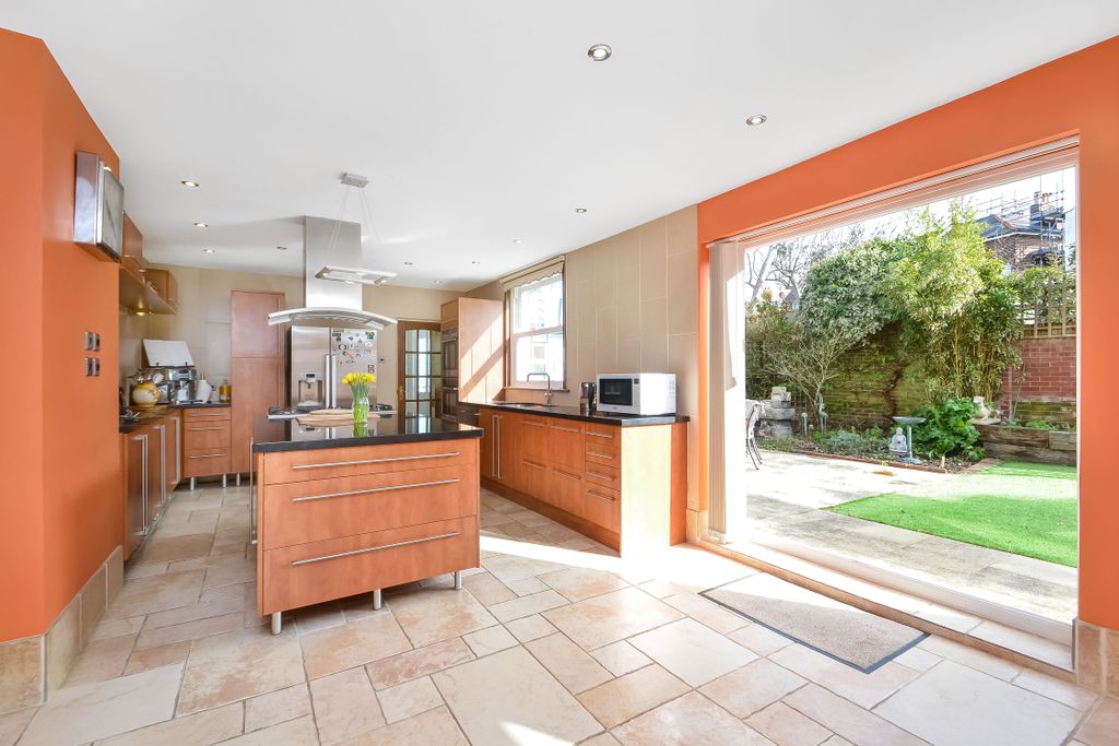 Property photo 2 of 16