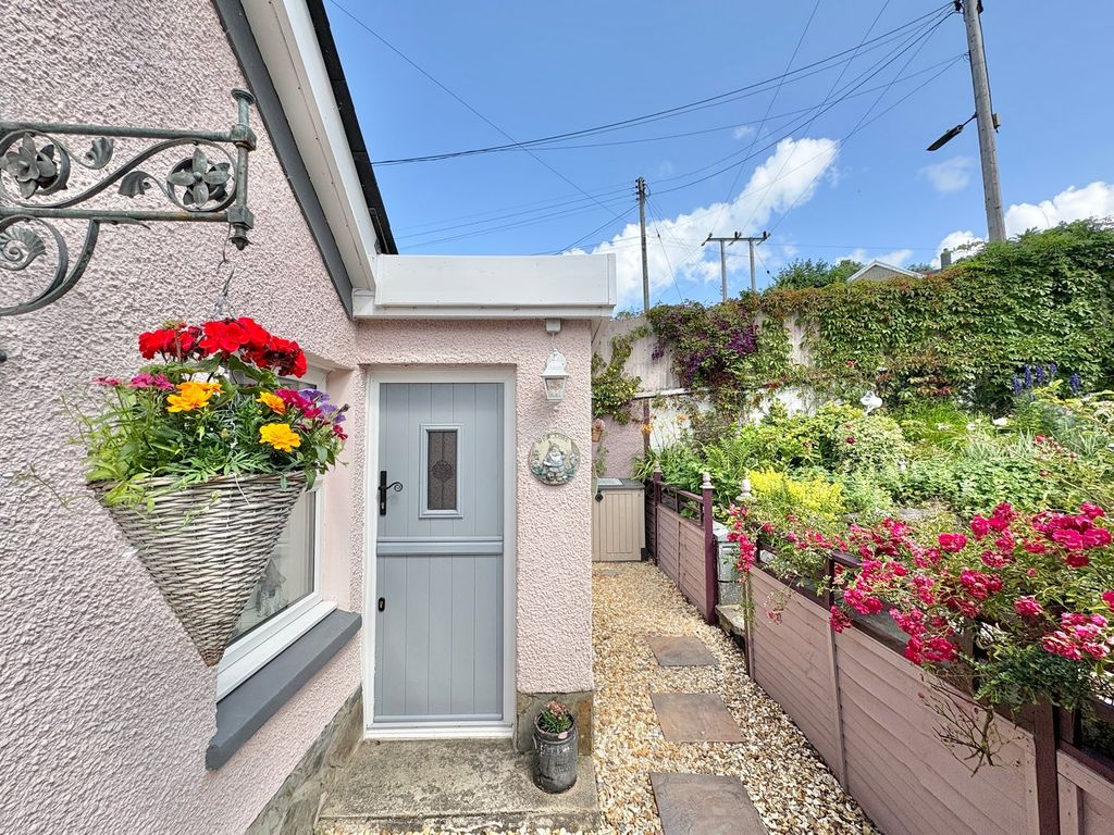 Property photo 3 of 43