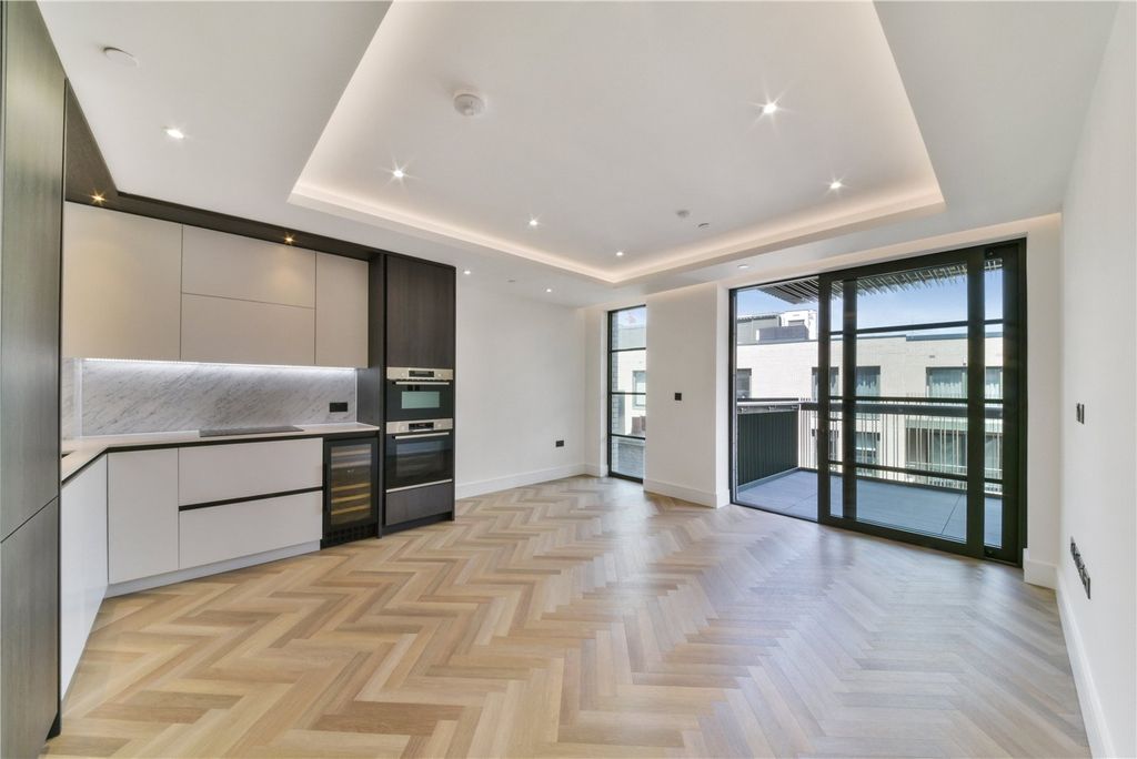 Property photo 1 of 10 27 Errington House