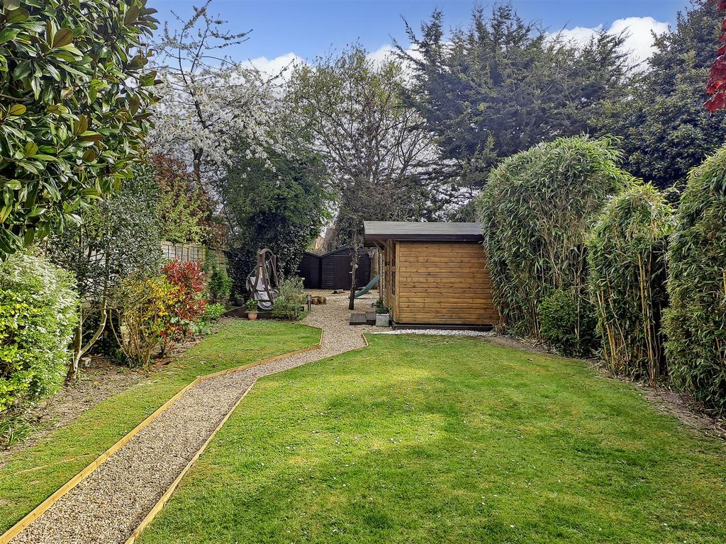 Property photo 2 of 29 South Facing Rear Garden