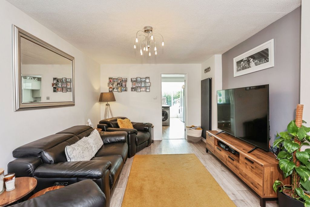 Property photo 2 of 17 Photo