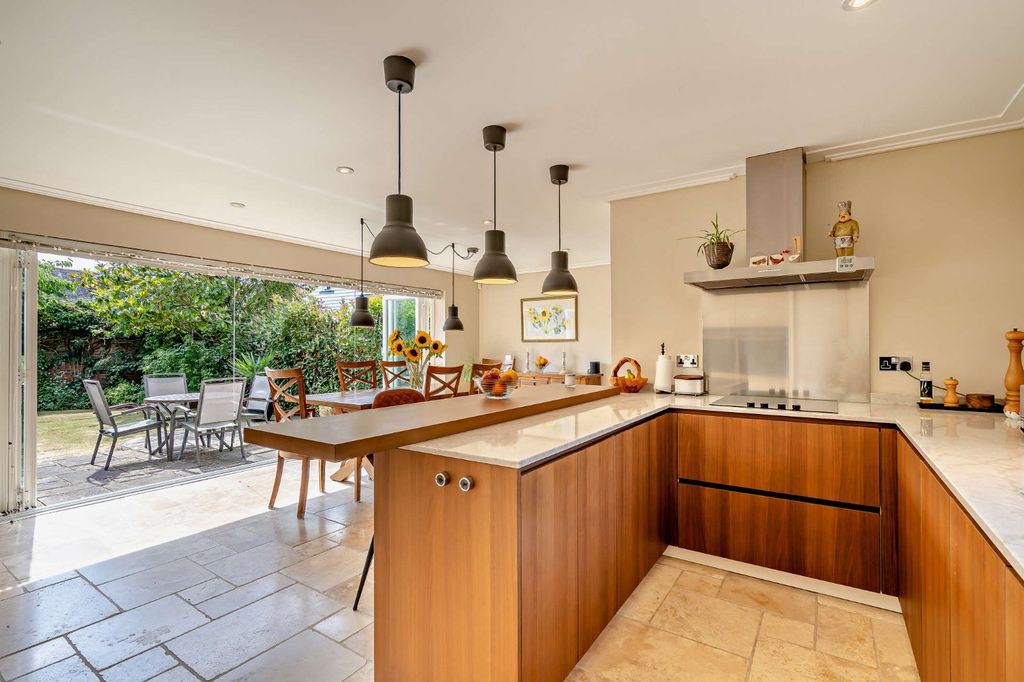 Property photo 3 of 18 Kitchen/Dining