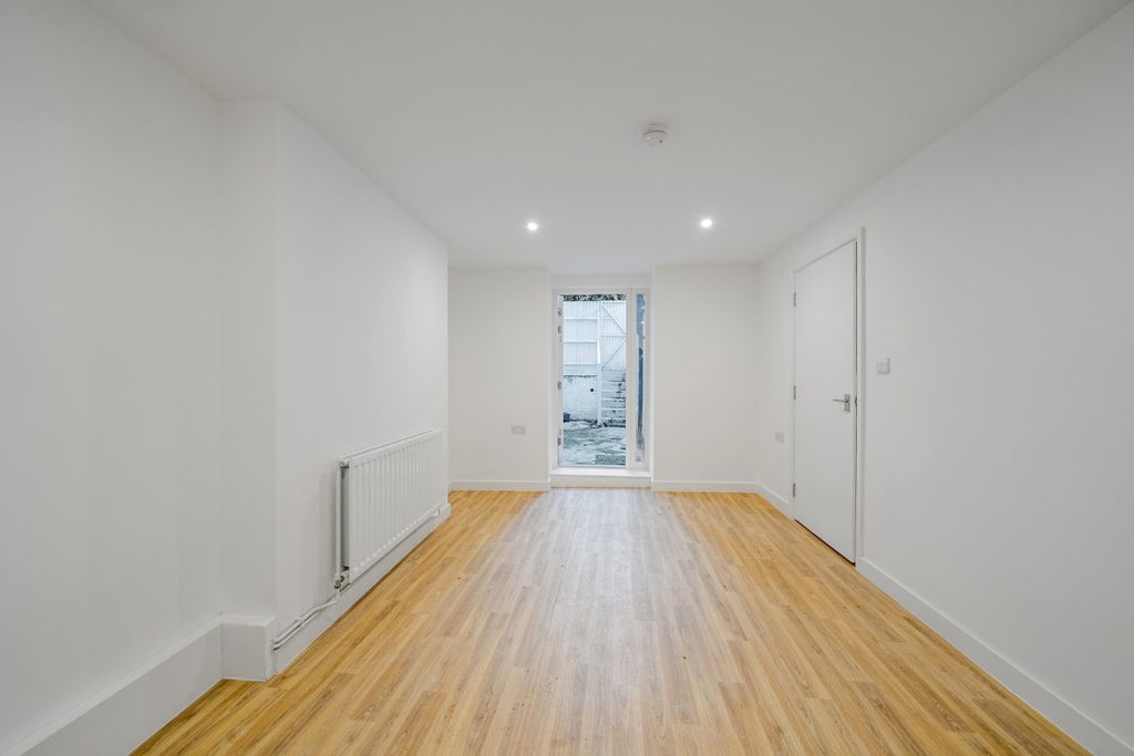 Property photo 2 of 14 Picture No. 06