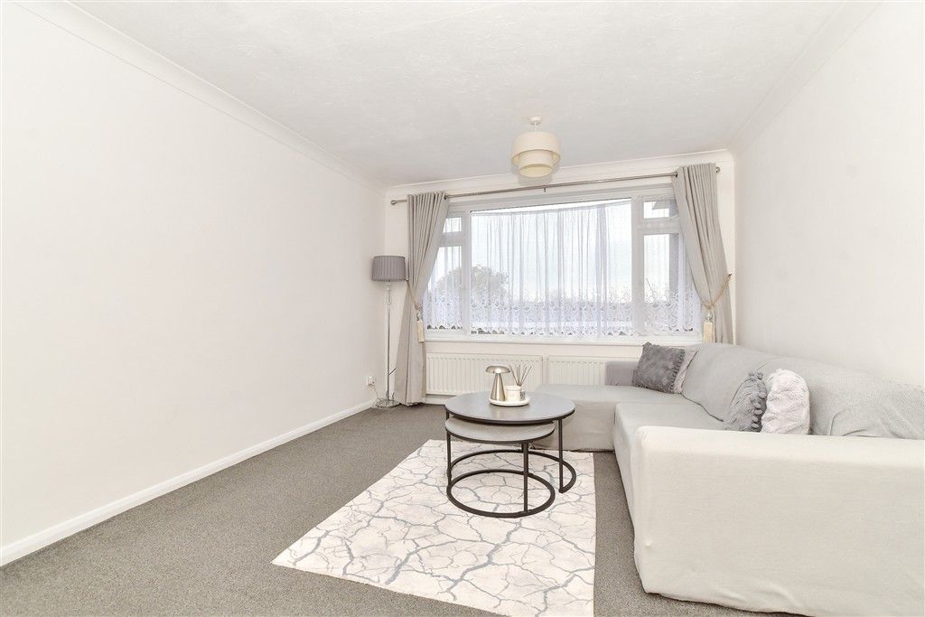 Property photo 3 of 12 Lounge/Diner