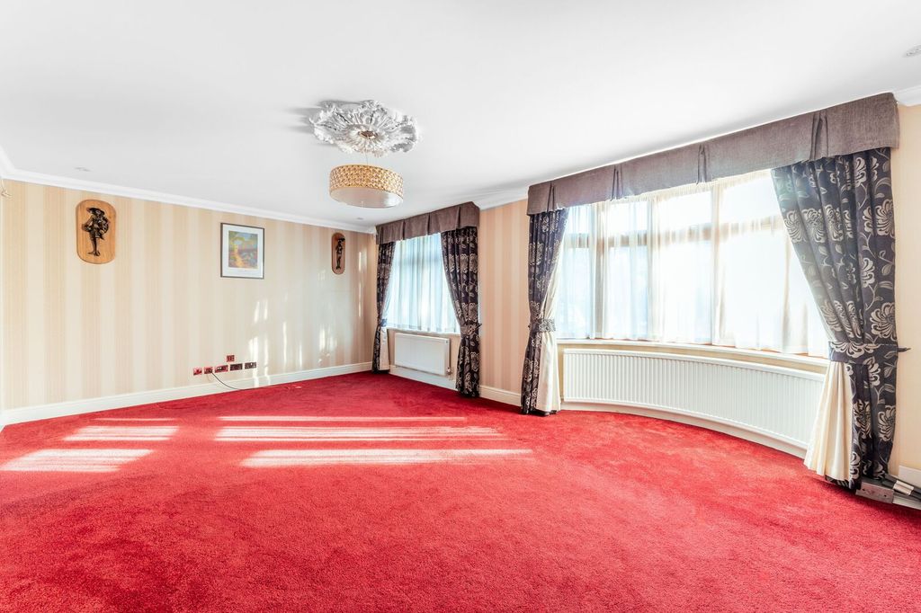 Property photo 2 of 30