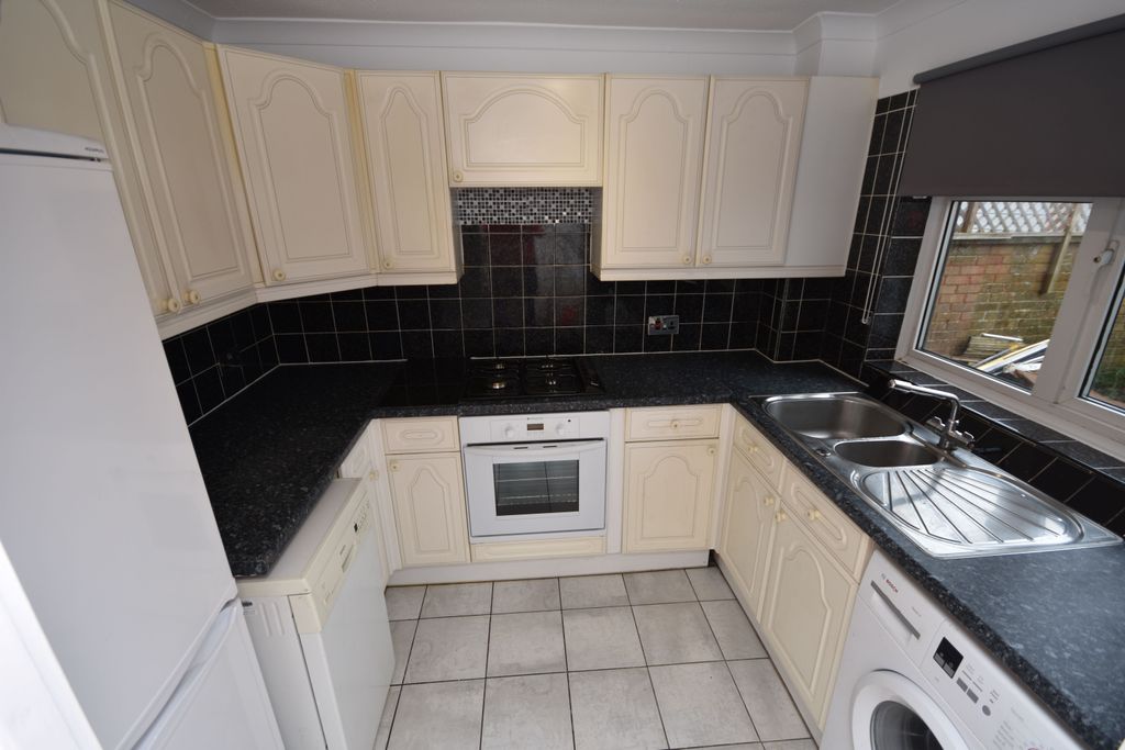 Property photo 2 of 8 48F1c88c-Kitchen