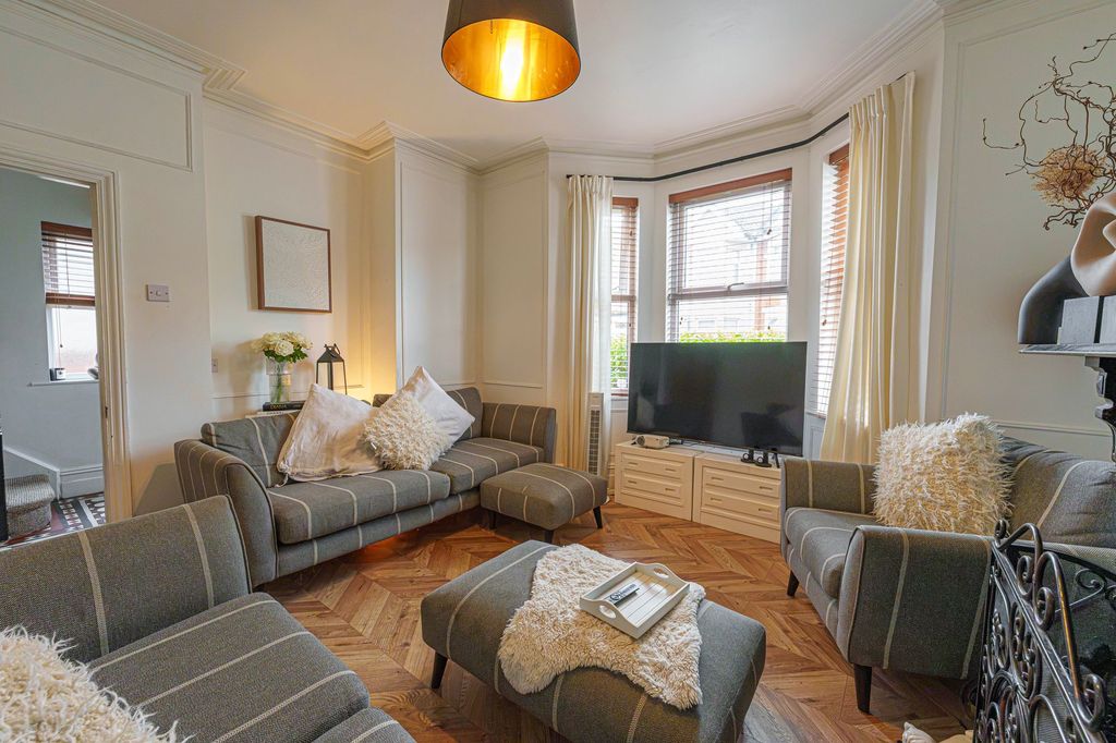 Property photo 3 of 42