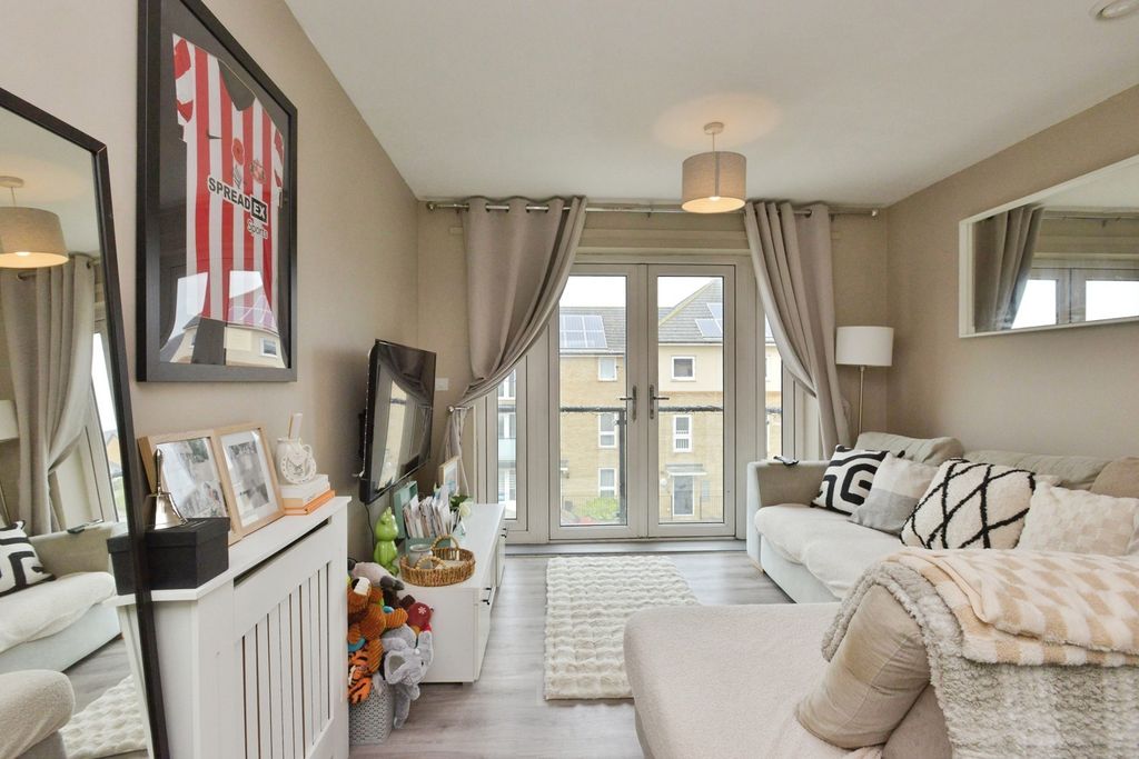 Property photo 3 of 17 Pbox-Img.Jpg