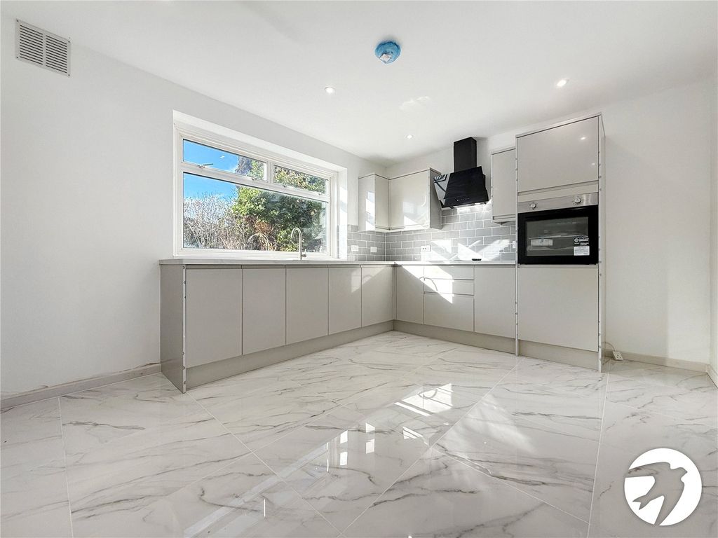 Property photo 3 of 7 Picture No. 06