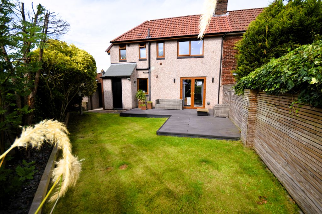 Property photo 1 of 23 Modern Two Bed In Etterby