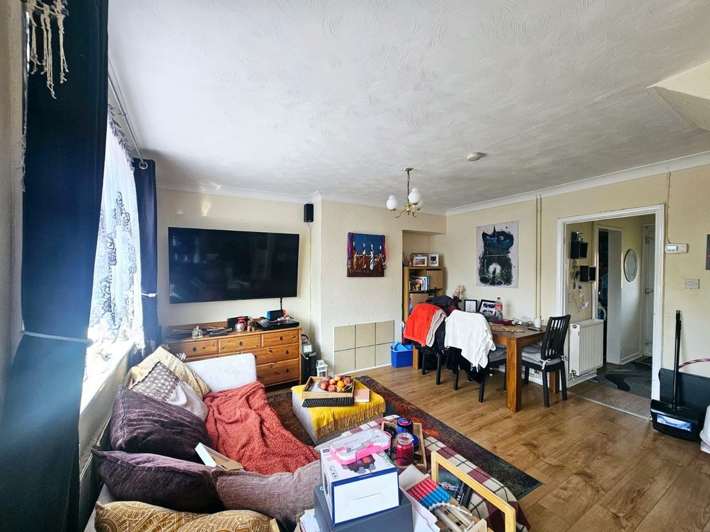 Property photo 2 of 9 Image