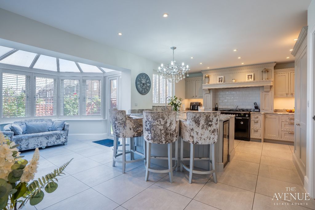 Property photo 2 of 23 5381104