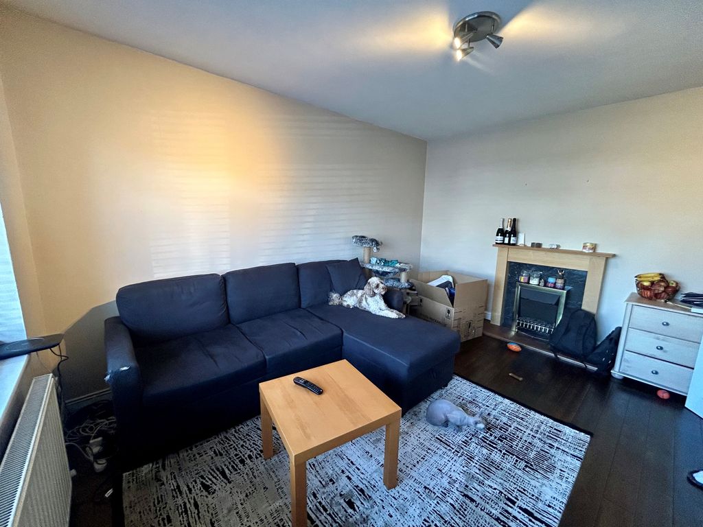 Property photo 2 of 8