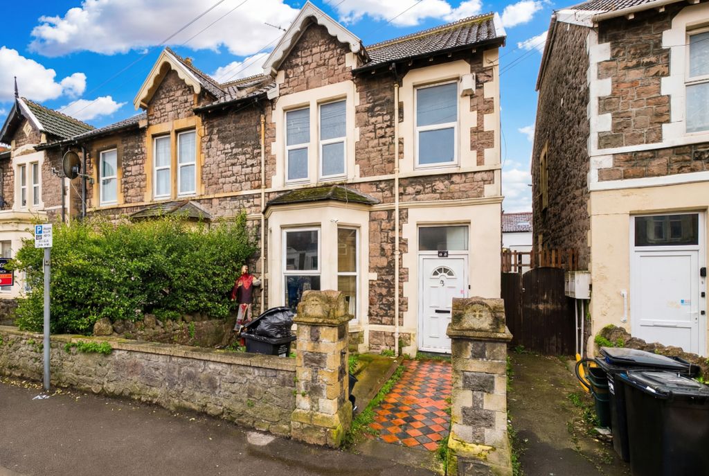 Property photo 1 of 14 4Â Bedroom Semi Detached For Sale