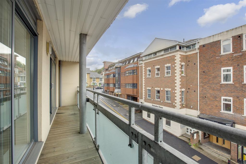 Property photo 2 of 14 16 Bankside, Corporation Street, Hp13 6Ta-11.Jpg