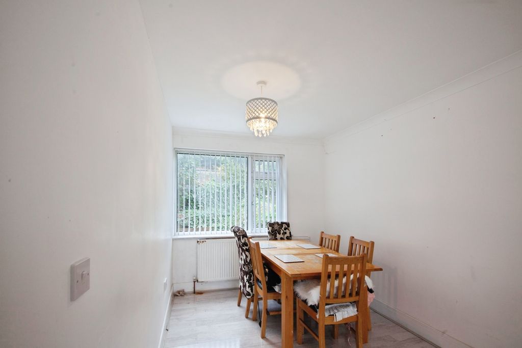Property photo 3 of 31 Pbox-Img.Jpg