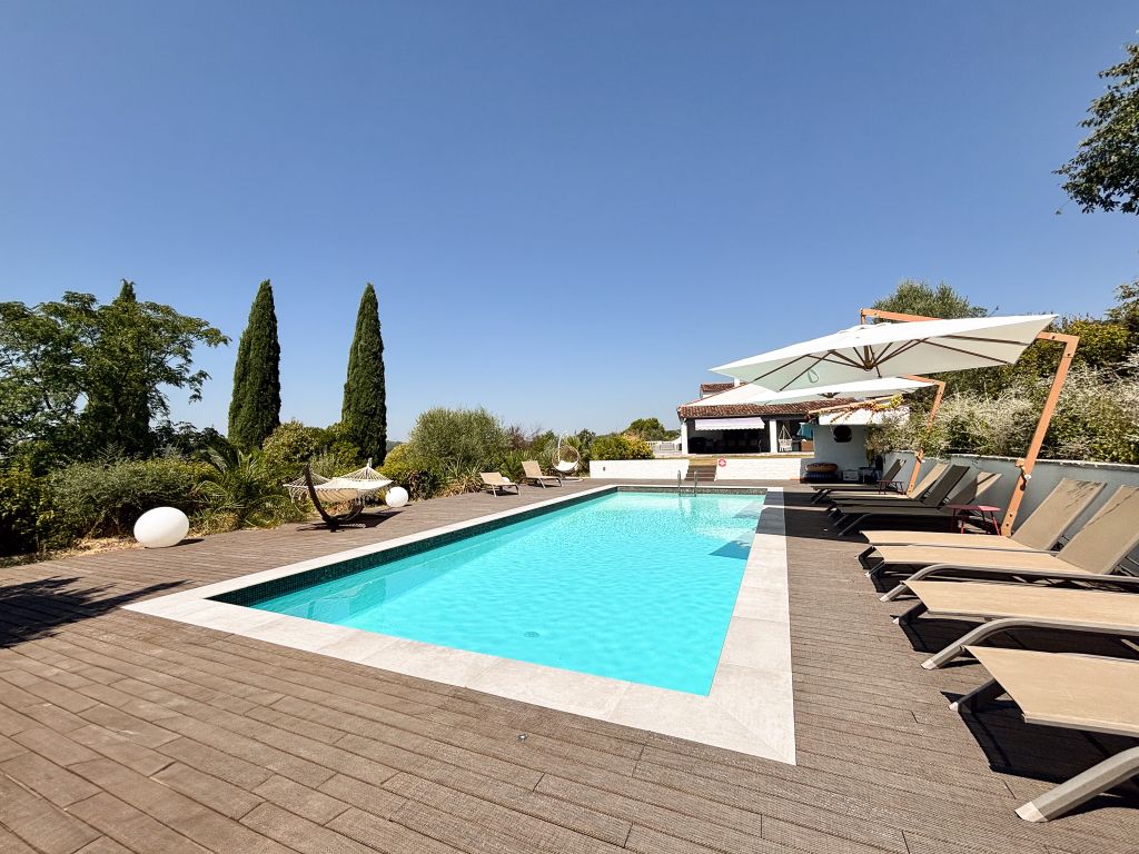 Property photo 2 of 32